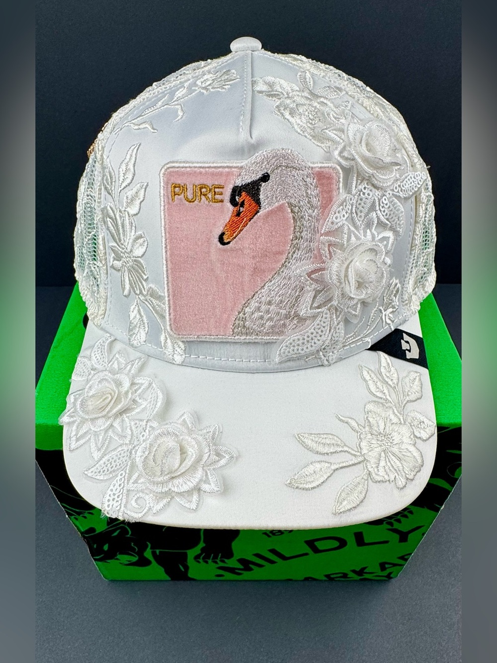 Goorin Bros Pure Mute Swan Trucker Hat. Undefiled Friday Drop. New in Box